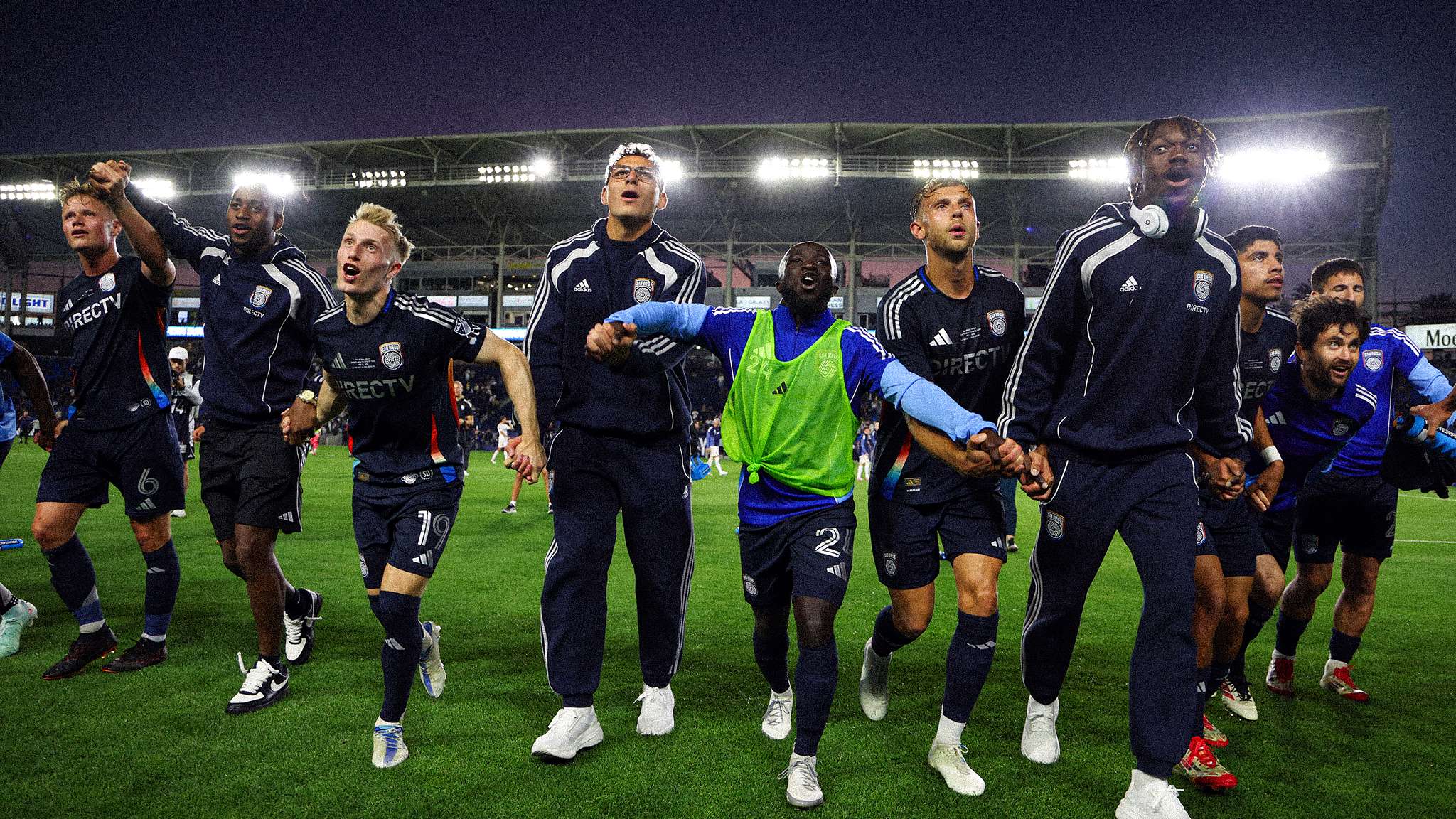 東道主都擁 東道主都擁